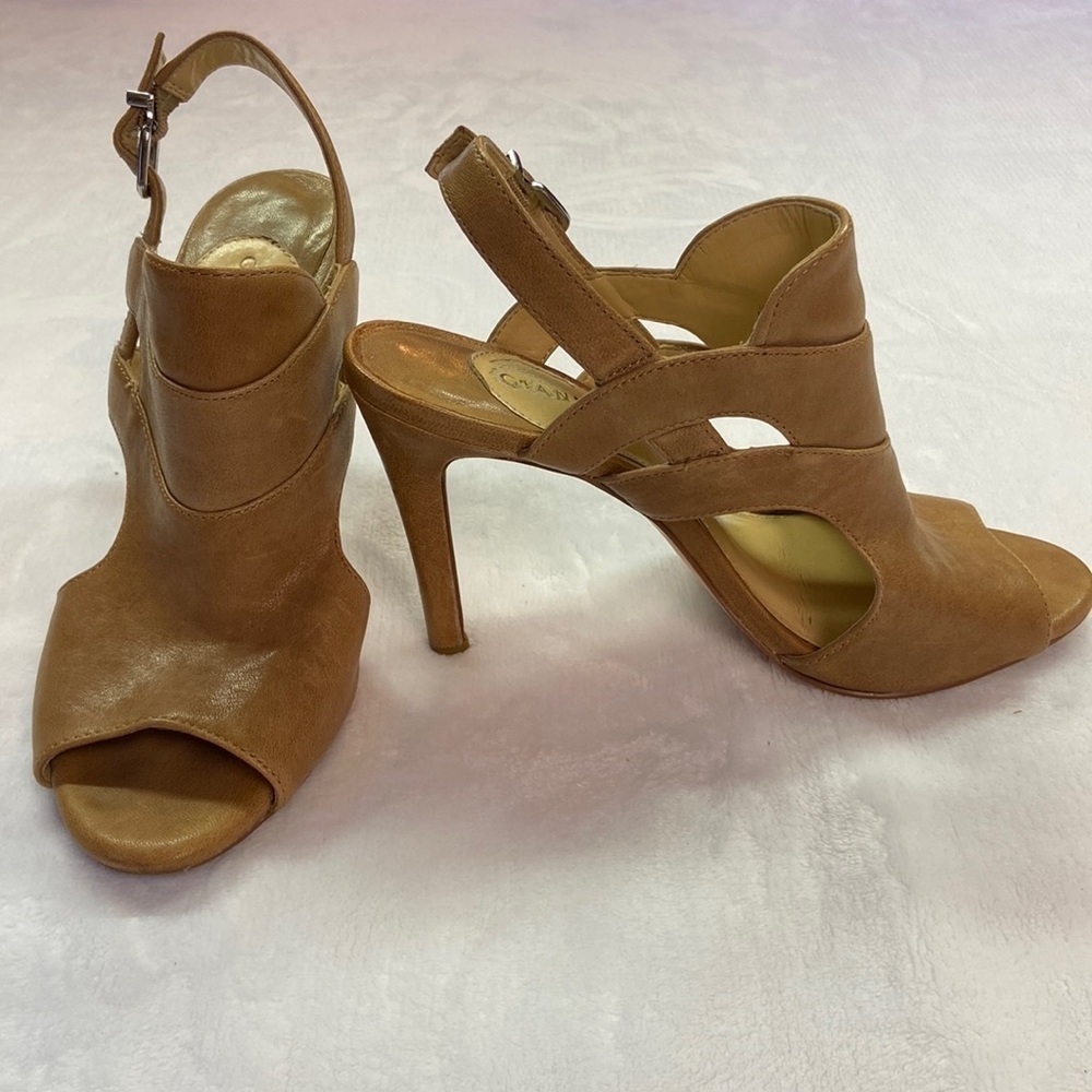Gianni Bini Stiletto Cutout Strap Leather Heel. Open Toe in Camel. 7.5M Preowned